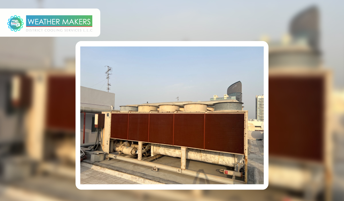 How Heat Exchanger Performance Improves Chiller Plant Efficiency Rooftop industrial chiller system featuring a large heat exchanger for efficient cooling performance